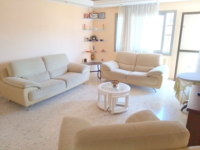 3 bedroom apartment in central of Kyrenia. Wlking distance to all amenities. Exchange title deed. No VAT. 05338403555