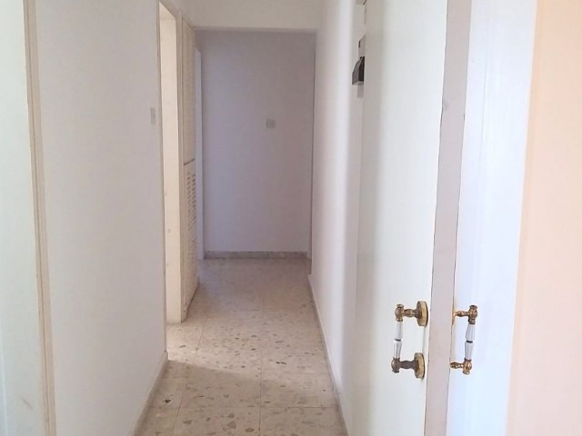 3 bedroom apartment in central of Kyrenia. Wlking distance to all amenities. Exchange title deed. No VAT. 05338403555