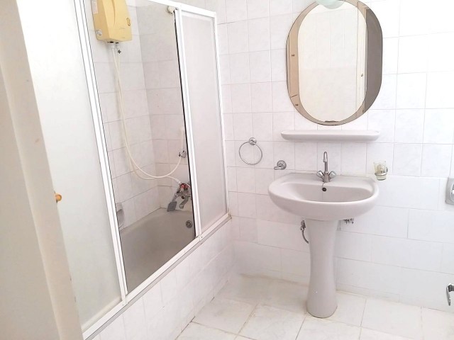 3 bedroom apartment in central of Kyrenia. Wlking distance to all amenities. Exchange title deed. No VAT. 05338403555