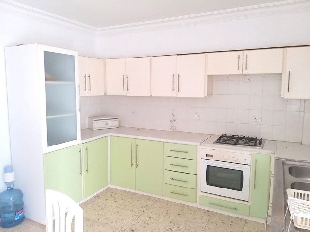 3 bedroom apartment in central of Kyrenia. Wlking distance to all amenities. Exchange title deed. No VAT. 05338403555