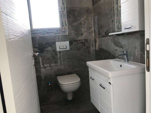 In Kyrenia Karsiyaka warten unsere modernen architektonischen Luxusvillen auf den Besitzer. Sho Llogara house ist fertig. Wir freuen uns auf unser Musterhaus. 05338403555 **  ** 