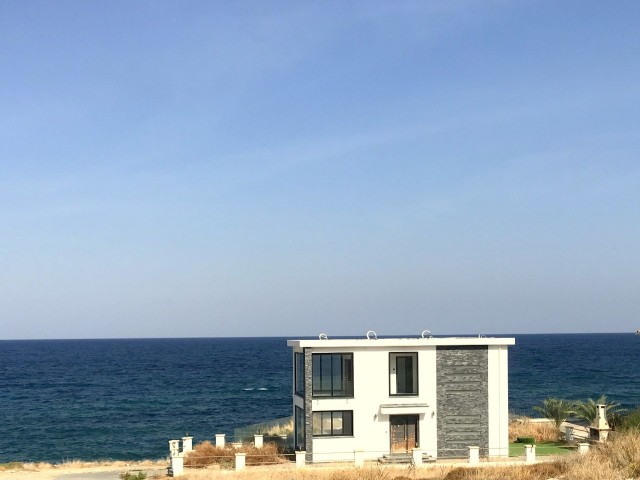 Kyrenia, Karşıyaka sea front, zero to sea modern 3 bedroom villa. Infinity pool, huge basement. 05338403555