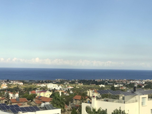 In Kyrenia Karsiyaka befindet sich ein 1100m2 großes türkisches Land. Entscheiden Sie nicht, bis sie die perfekte Aussicht haben, die Adlernest genannt werden kann. 05338403555 ** 