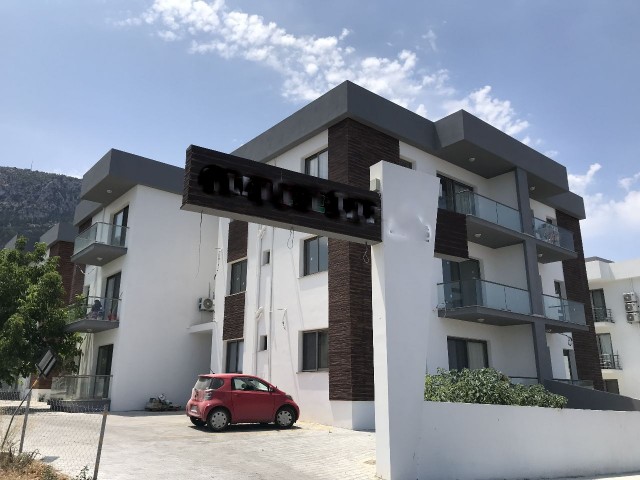 2+1 ground floor flat in Girne Lapta, ready to move in. 05338403555 ** 