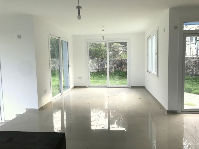 Girne Tepebaşı, Mavi köşk bölgesinde projeden villa sahibi olma şansı. 3 yatak odalı,r, geniş bahçeli doğa ile iç içe...05338403555