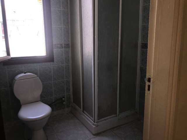 Girne merkez Kaşgar court bölgesi komple satılık apartman. 3 kat 12 daire. Eşdeğer koçan. 05338403555