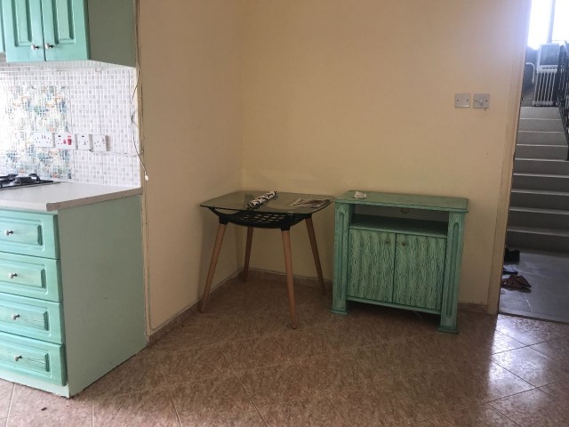 Girne merkez Kaşgar court bölgesi komple satılık apartman. 3 kat 12 daire. Eşdeğer koçan. 05338403555