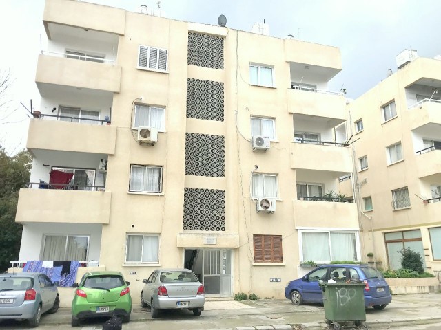 3 bedroom ground floor apartment with a garden. walking distance to Lemar Gloria jeans pascucci and aminities. Exchange title deed no VAT.05338403555