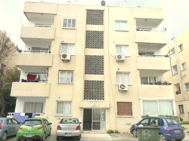 3 bedroom ground floor apartment with a garden. walking distance to Lemar Gloria jeans pascucci and aminities. Exchange title deed no VAT.05338403555
