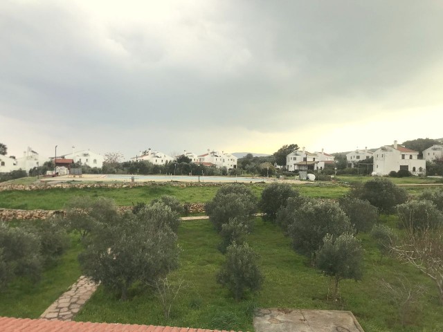 Detached villa in Girne Sadrazamköy, in a complex with swimming pool by the sea. 3 bedrooms, garden full of fruit trees, ready on the cob. No VAT. 05338403555 ** 