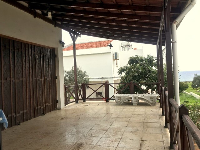 Freistehende villa in Kyrenia Sadrazamköy, mit Pool direkt am Meer. 3 Schlafzimmer, Garten mit Obstbäumen gefüllt,ohne MwSt. bereit. 05338403555 ** 