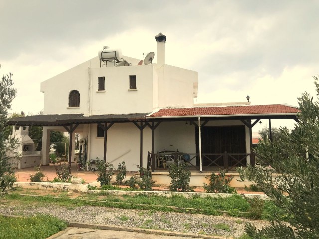 Detached villa in Girne Sadrazamköy, in a complex with swimming pool by the sea. 3 bedrooms, garden full of fruit trees, ready on the cob. No VAT. 05338403555 ** 