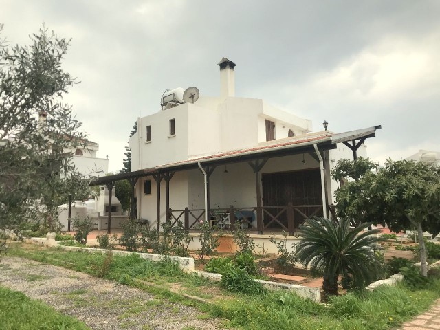 Detached villa in Girne Sadrazamköy, in a complex with swimming pool by the sea. 3 bedrooms, garden full of fruit trees, ready on the cob. No VAT. 05338403555 ** 