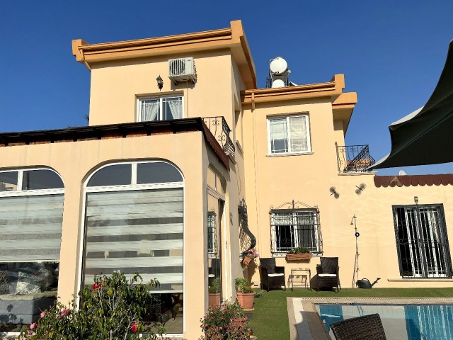 Gepflegte villa in Kyrenia, Karsiyaka auf einem Grundstück von 500m2, mit privatem Pool, bereit, MwSt. bezahlt. 05338403555 ** 