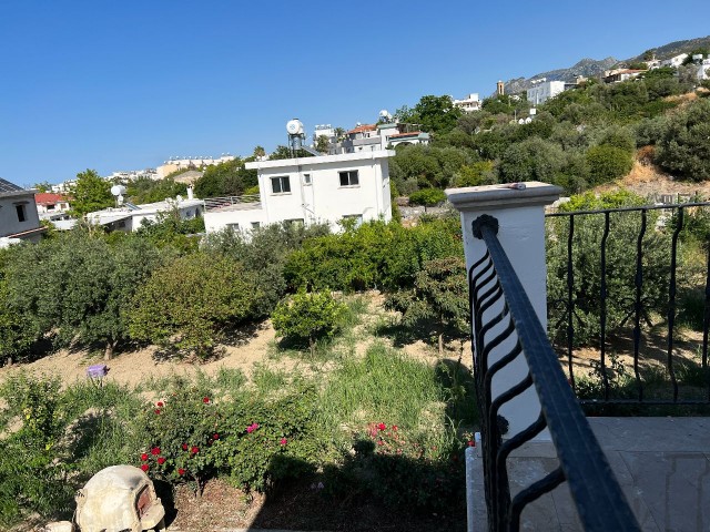 4+1 zu vermieten in Kyrenia , Lapta, villa ohne Pool in einem großen Garten, in einer ruhigen und ruhigen Gegend. Blick auf die Berge und das Meer.05338403555 ** 