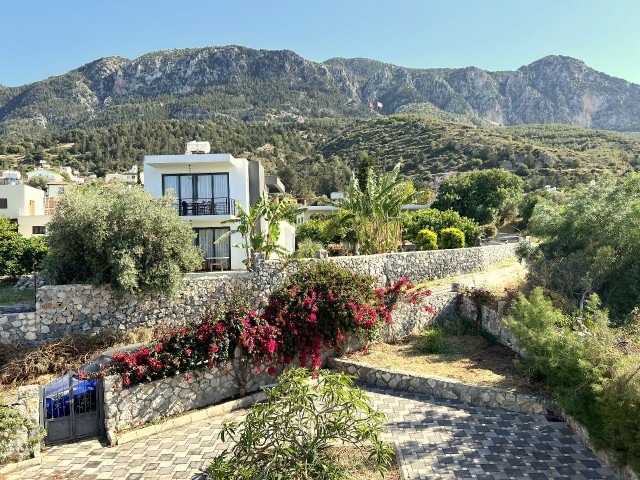 4+1 zu vermieten in Kyrenia , Lapta, villa ohne Pool in einem großen Garten, in einer ruhigen und ruhigen Gegend. Blick auf die Berge und das Meer.05338403555 ** 