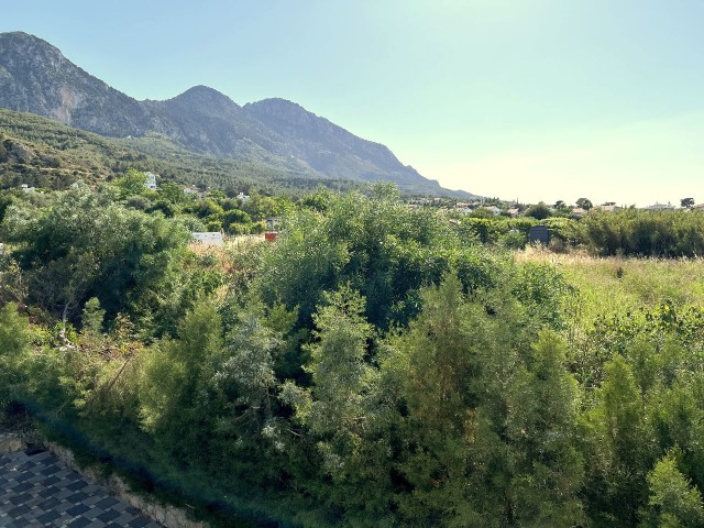 4+1 zu vermieten in Kyrenia , Lapta, villa ohne Pool in einem großen Garten, in einer ruhigen und ruhigen Gegend. Blick auf die Berge und das Meer.05338403555 ** 