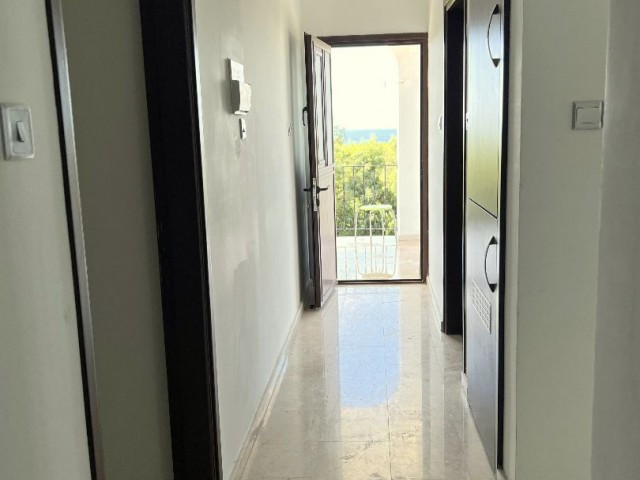 4+1 zu vermieten in Kyrenia , Lapta, villa ohne Pool in einem großen Garten, in einer ruhigen und ruhigen Gegend. Blick auf die Berge und das Meer.05338403555 ** 