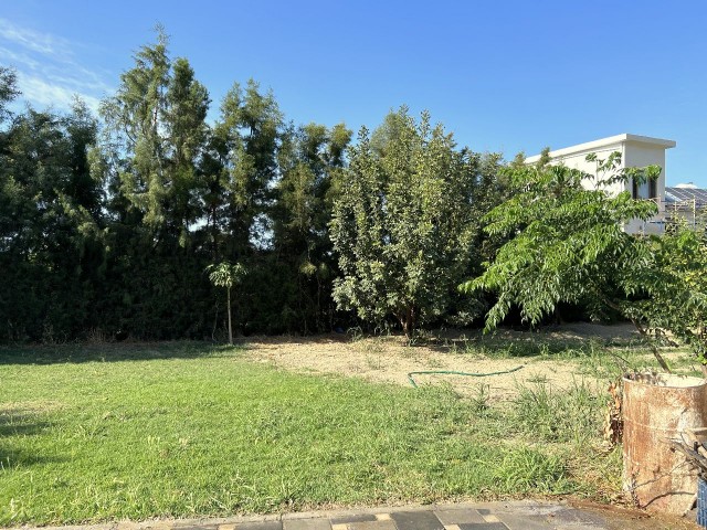 4+1 zu vermieten in Kyrenia , Lapta, villa ohne Pool in einem großen Garten, in einer ruhigen und ruhigen Gegend. Blick auf die Berge und das Meer.05338403555 ** 