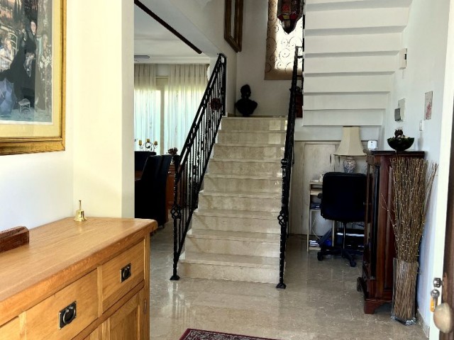 4-Zimmer-villa in Kyrenia, Alsancak, voll möbliert und mit privatem Pool. Unsere Villa in der Nähe von Necat British wurde mit einer fertigen Mehrwertsteuer bezahlt. 05338403555 ** 