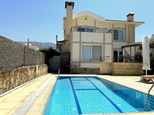 4-Zimmer-villa in Kyrenia, Alsancak, voll möbliert und mit privatem Pool. Unsere Villa in der Nähe von Necat British wurde mit einer fertigen Mehrwertsteuer bezahlt. 05338403555 ** 