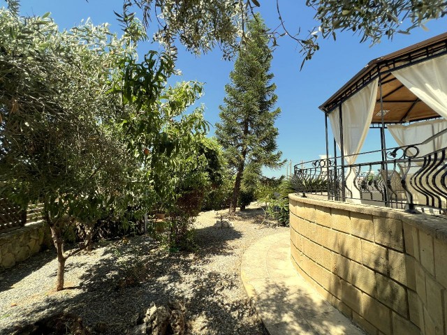 4-Zimmer-villa in Kyrenia, Alsancak, voll möbliert und mit privatem Pool. Unsere Villa in der Nähe von Necat British wurde mit einer fertigen Mehrwertsteuer bezahlt. 05338403555 ** 