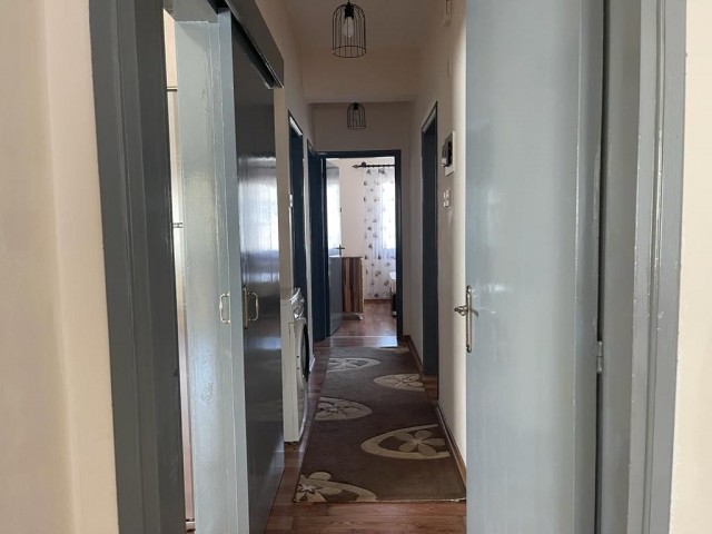 A 3-bedroom apartment in the center of Kyrenia, ready to move, renovated and fully furnished on the Levent site. Emergency sale has dropped from £70,000 !! The cob is ready, the VAT has been paid. 05338403555 ** 