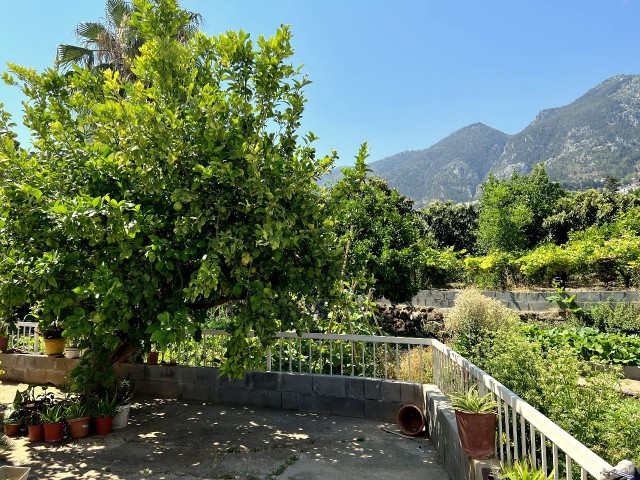 A detached house located in a 1200m2 land consisting of 4 apartments in Kyrenia Laptada is for sale. 05338403555 ** 