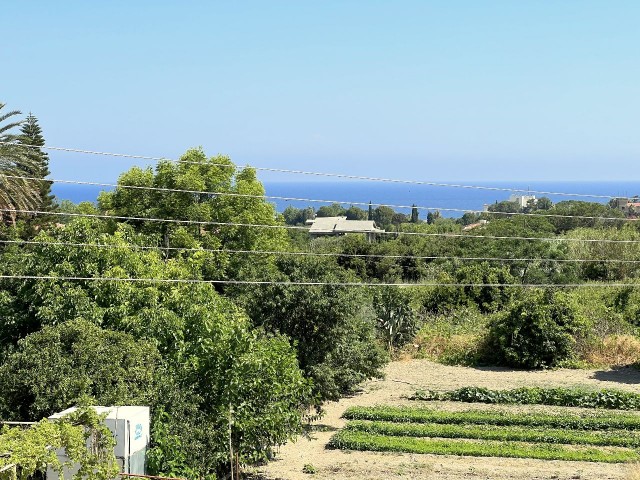 A detached house located in a 1200m2 land consisting of 4 apartments in Kyrenia Laptada is for sale. 05338403555 ** 