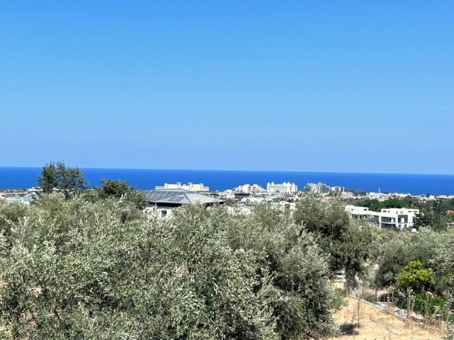 In Kyrenia Alsancak Necat British College District, 90% zoniert, gleichwertige COB Land geeignet für apartmentstruktur. 05338403555 ** 