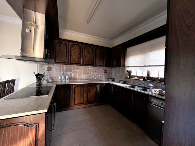In Girne Esentepe area 3 bedroom villa for rent. 05338403555