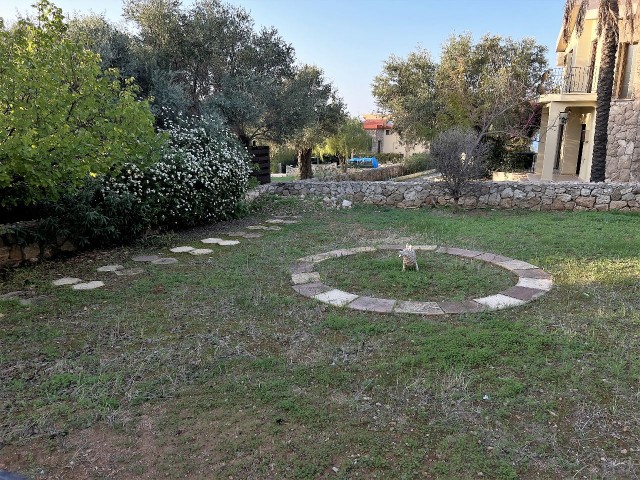 ویلای 3 خوابه با باغ در مکانی عالی در Esentepe، گیرنه. 05338403555 /05488403555