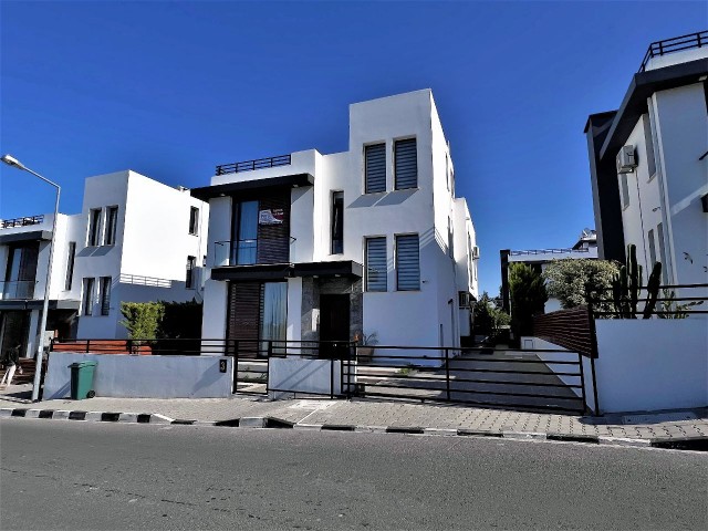 Luxry 3 bedroom villa in Alsacak close to Escape beach. With a beautiful sea and mountain views, ready to move in. Ready exchange title deed.05338403555