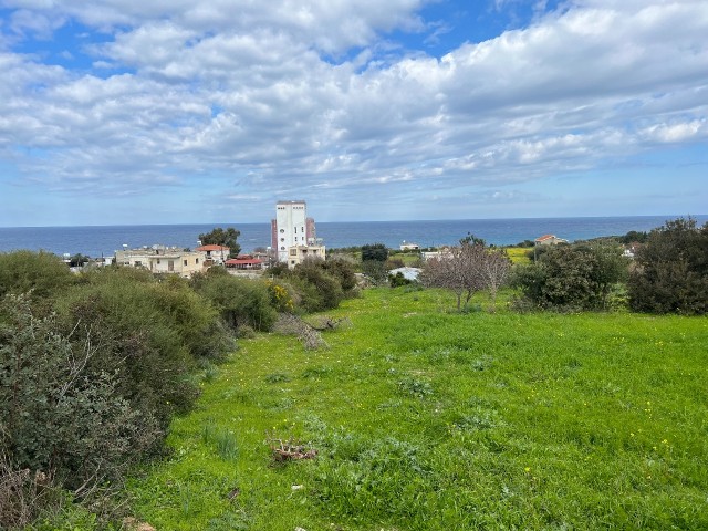 3197m2 landschaftlich reizvolles Grundstück 1 km vom Strand entfernt in Karsiyaka, Kyrenia.  05338403555 ** 