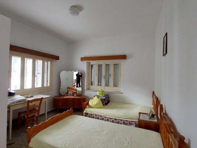 Geräumige 2-Zimmer-Wohnung in Lapta Dorf.  1. Stock mit Garten. 05338403555 ** 