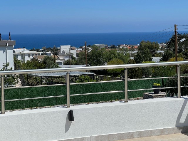 In Kyrenia, Alsancak, there are 2 2+1 and 1+1 auxiliary houses on a 1650m2 land. There is a 14x5 private swimming pool in the complex with a total indoor area of 279m2. 05338403555