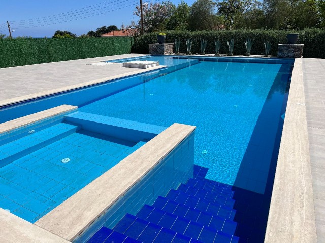 In Kyrenia, Alsancak, there are 2 2+1 and 1+1 auxiliary houses on a 1650m2 land. There is a 14x5 private swimming pool in the complex with a total indoor area of 279m2. 05338403555