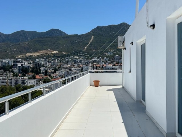 3+1 Penthouse-Wohnung mit herrlichem Meerblick, nur wenige Gehminuten vom Hotel Les Ambassadeurs in Kashgar, Kyrenia.05338403555