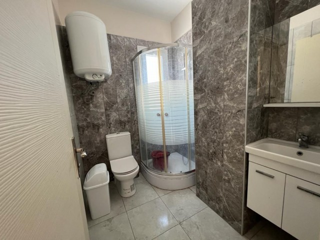 Girne, Kaşgar bölgesinde, Les Ambassadeurs hotele yürüyüş mesafesinde, muhteşem deniz manzarasına sahip,3+1 penthouse daire.05338403555