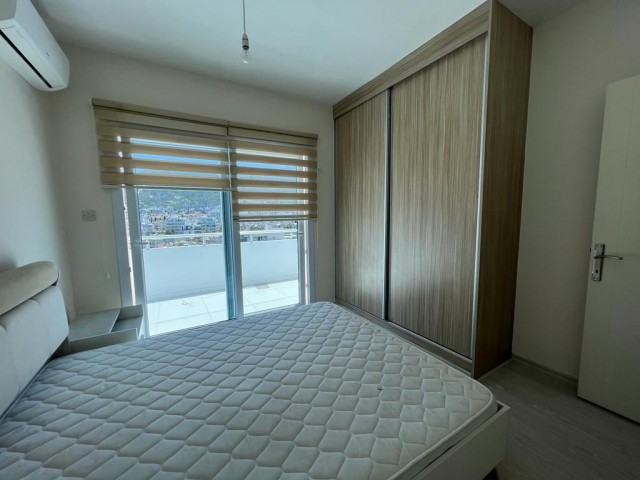 3+1 Penthouse-Wohnung mit herrlichem Meerblick, nur wenige Gehminuten vom Hotel Les Ambassadeurs in Kashgar, Kyrenia.05338403555