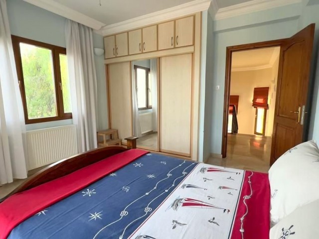 Villa mit unglaublicher Aussicht auf 3 Hektar Land in Karşıyaka, Kyrenia. 05338403555