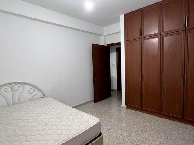 2 separate 2-stöckige Residenzen auf 2620 m² großem Grundstück in Karşıyaka, Kyrenia. Jede besteht aus 3+1 Wohnungen. Die Eingänge sind getrennt. 05338403555