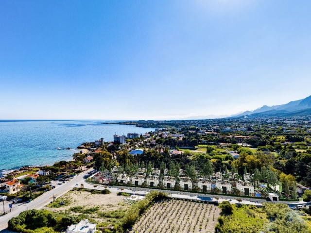 Girne, Lapta'da denize birkaç adım mesafede,yüzme havzu, jakuji,toplantı ve çalışma odası, sauna, ka