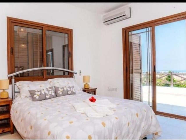 Girne Lapta'da 4 yatak odalı kısa dönem kiralık havuzlu villa.05338403555/ 05488403555