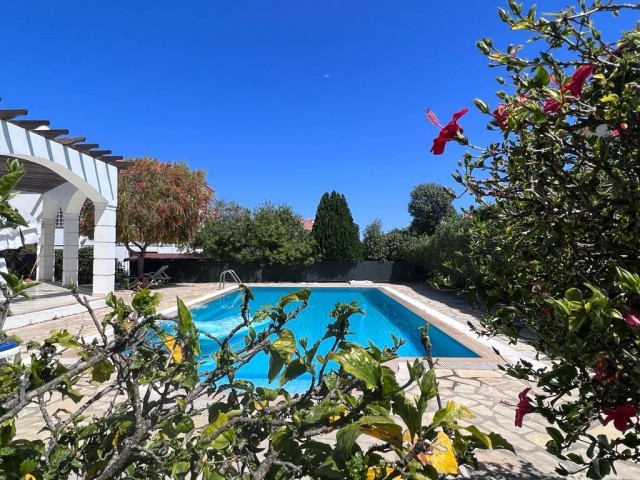 4-bedroom short-term rental villa with pool in Lapta, Kyrenia.05338403555/ 05488403555