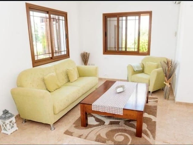 Girne Lapta'da 4 yatak odalı kısa dönem kiralık havuzlu villa.05338403555/ 05488403555