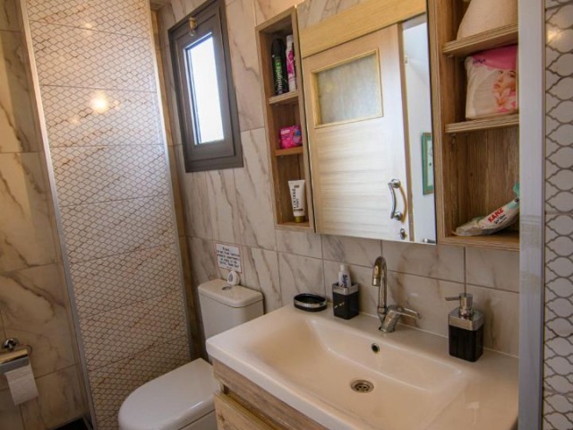 Girne, Karaoğlanoğlunda 3 yatak odalı 3 banyolu tripleks villa.ful eşyalı olarak satılıktır. koçan hazır.krediye uygun. 05338403555