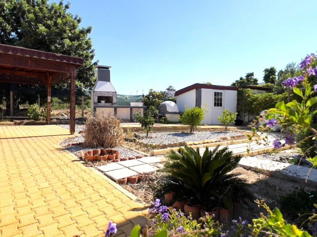 A holiday home in Sadrazamköy, Kyrenia, or for those who want to live on holiday forever, a 3-room twin villa with a perfect sea view, within a complex with a pool, within walking distance to the sandy beach. 05338403555 / 05488403555