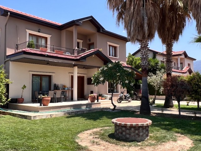 Perfekte Villa mit privatem Pool, nur wenige Gehminuten vom Meer entfernt in Alsancak, Kyrenia. 05338403555/05488403555