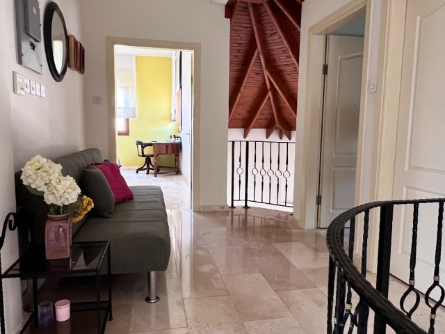 Perfect villa with private swimming pool, within walking distance to the sea in Alsancak, Kyrenia. Perfect villa with private swimming pool, within walking distance to the sea in Alsancak, Kyrenia. Girne Alsancak'ta denize yürüme mesafesinde, özel yüzme havuzlu mükemmel villa. Perfect villa with pri